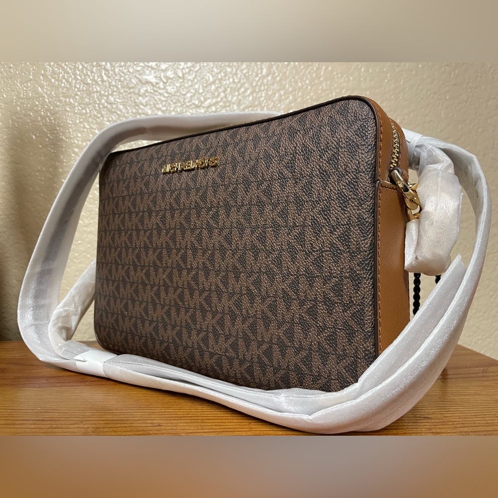 Michael Kors  Women’s Jet Set Large East West Crossbody Handbag 10 x 7”